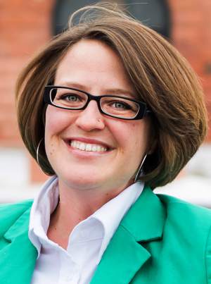 File:Daneya Esgar.jpeg