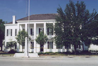 File:Clinch County Courthouse, GA.jpg