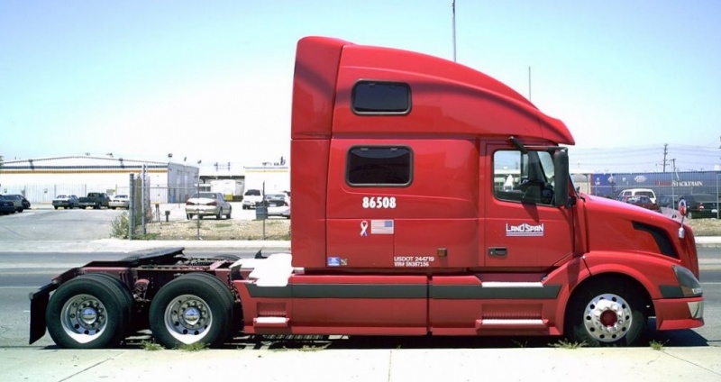 File:Volvo bobtail semi-truck (LandSpan).jpg