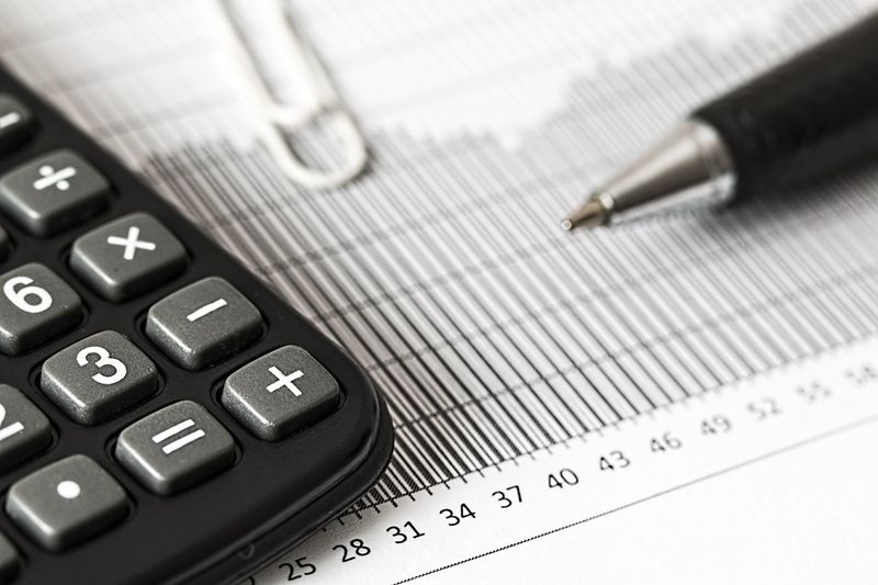 File:Calculator-accounting.jpeg