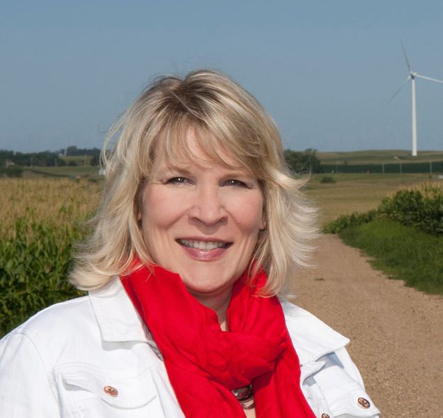 File:Kim Weaver.jpg