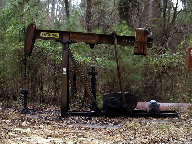 File:Oil pump in Arkansas.jpg