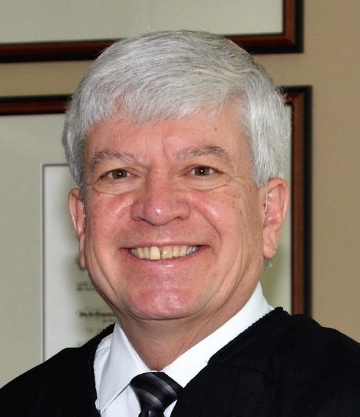 File:Bruce Lazenby.jpg