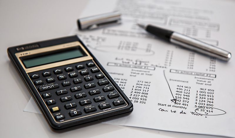 File:Calculator-calculation-insurance-finance-budgets.jpeg
