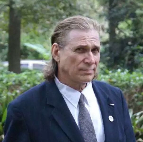 File:James Veasaw.jpeg