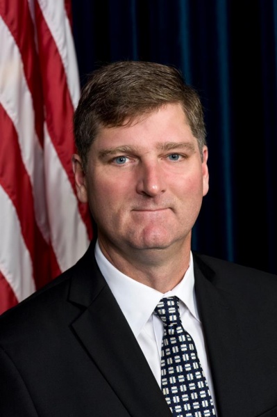 File:Dwight Holton.jpg