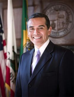 Antonio Villaraigosa Official Mayoral Photograph .jpg