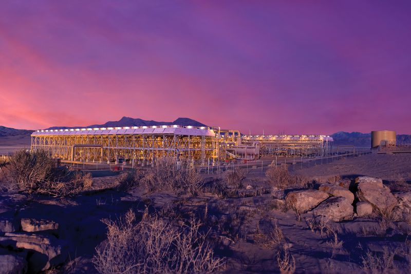 File:The Salt Wells geothermal plant.jpg