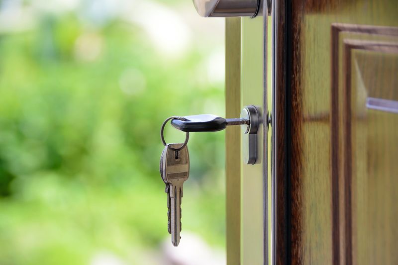 File:Keys-in-door.jpeg