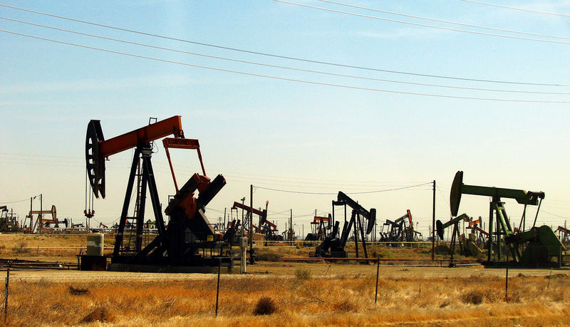 File:Oil pumps in California.jpg
